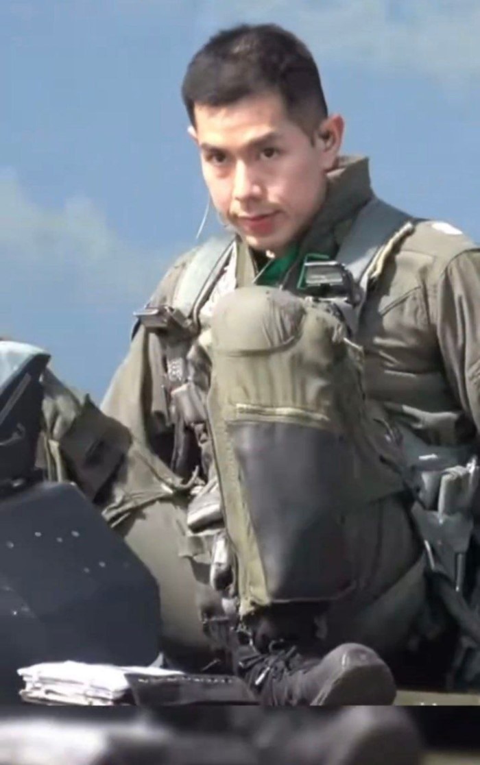 นักบิน F-16 กองทัพอากาศไทย นักบิน F-16 กองทัพอากาศไทย