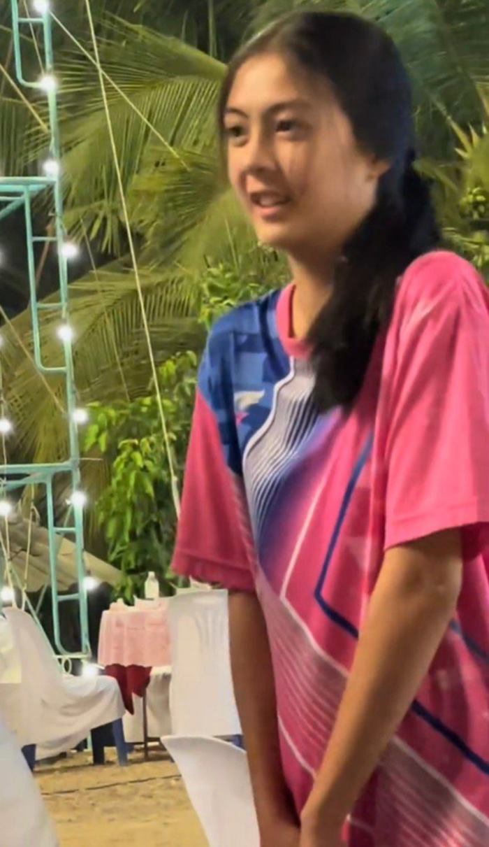 เปิดวาร์ป น้องบี นางฟ้าโต๊ะจีน เปิดวาร์ป น้องบี นางฟ้าโต๊ะจีน