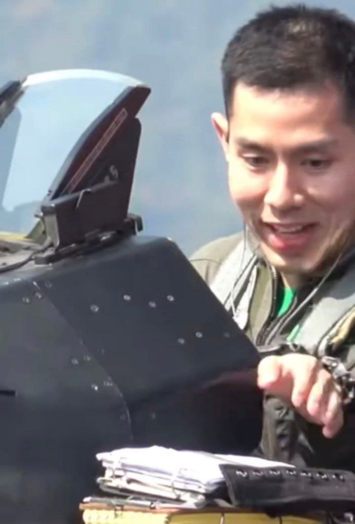 นักบิน F-16 กองทัพอากาศไทย นักบิน F-16 กองทัพอากาศไทย