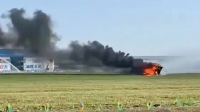 รถยนต์บินได้ ชนสนั่นกลางอากาศ รถยนต์บินได้ ชนสนั่นกลางอากาศ