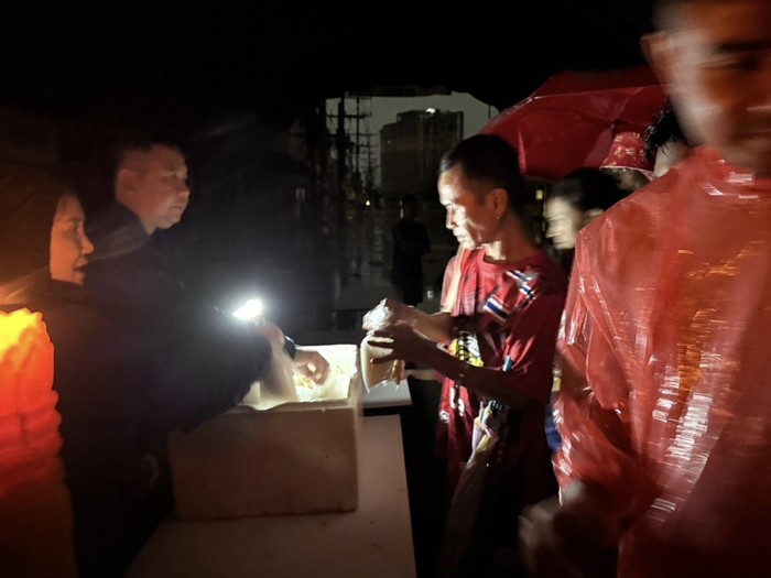 นายอำเภอหาดใหญ่ โต้หลังถูกปลดฟ้าผ่าเหตุน้ำท่วมหาดใหญ่ นายอำเภอหาดใหญ่ โต้หลังถูกปลดฟ้าผ่าเหตุน้ำท่วมหาดใหญ่