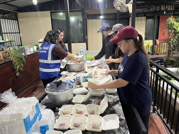 ศูนย์พักพิงน้ำท่วมหาดใหญ่ ที่ ม.อ. ศูนย์พักพิงน้ำท่วมหาดใหญ่ ที่ ม.อ.