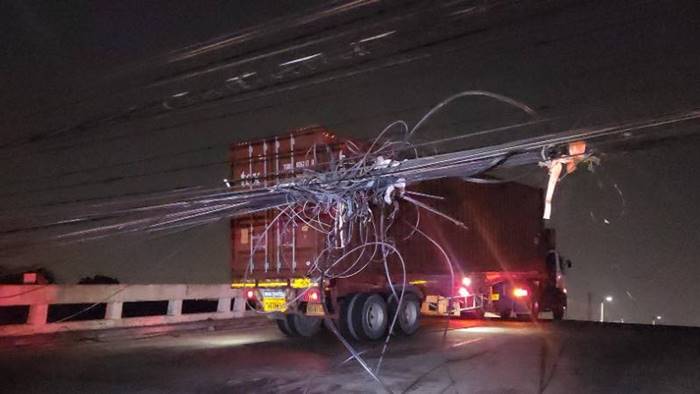 ไฟดับกลางดึก ไฟดับกลางดึก