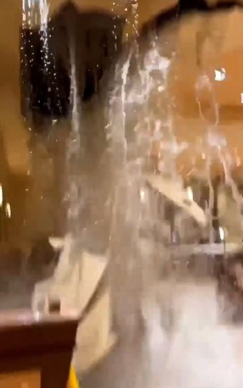 เพดานถล่มกลางโรงแรม เพดานถล่มกลางโรงแรม