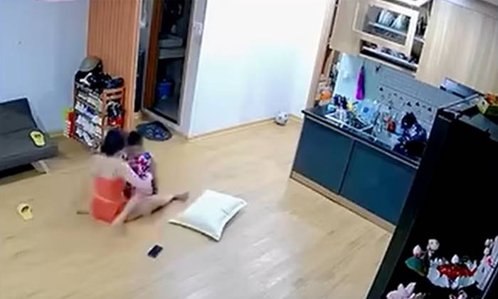 แม่เล่นกับลูก แม่เล่นกับลูก