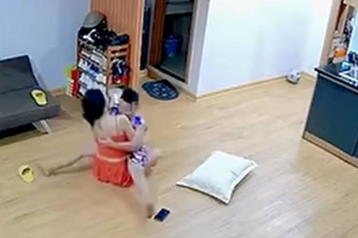 แม่เล่นกับลูก แม่เล่นกับลูก