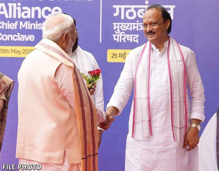 เครื่องบินตกอินเดีย 5 ชีวิตดับยกลำ เครื่องบินตกอินเดีย 5 ชีวิตดับยกลำ