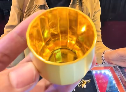 แก้วน้ำทองคำ แก้วน้ำทองคำ