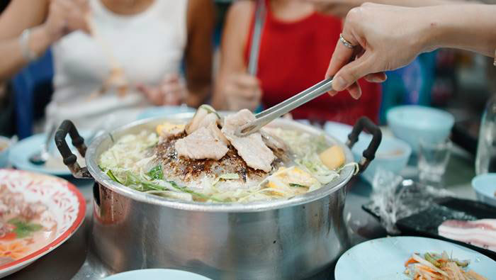 หมูกระทะคุณย่า สายไหม เจ้าของลงมาปิดตำนานเอง หมูกระทะคุณย่า สายไหม เจ้าของลงมาปิดตำนานเอง