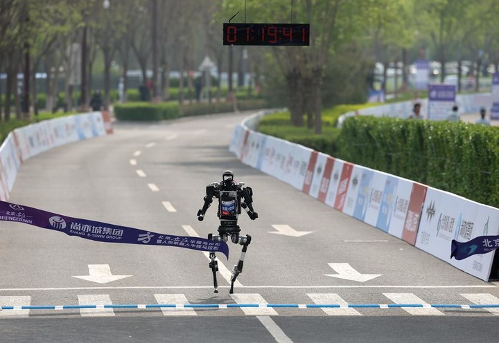 หุ่นยนต์ฮิวแมนนอยด์ วิ่งฮาล์ฟมาราธอน