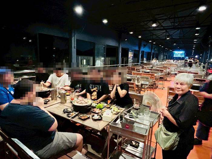 หมูกระทะคุณย่า สายไหม เจ้าของลงมาปิดตำนานเอง หมูกระทะคุณย่า สายไหม เจ้าของลงมาปิดตำนานเอง