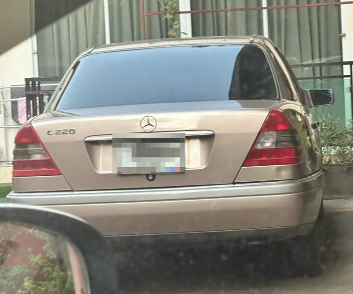 จอดรถในบ้านคนอื่น จอดรถในบ้านคนอื่น