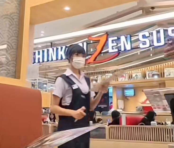 ไวรัล 11 ล้าน เมื่อทำงานอยู่ที่ร้านอาหาร ไวรัล 11 ล้าน เมื่อทำงานอยู่ที่ร้านอาหาร