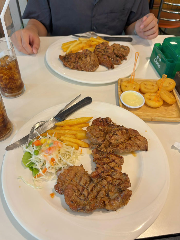 สเต๊ก Ezee grill กำลังจะปิดกิจการ สเต๊ก Ezee grill กำลังจะปิดกิจการ