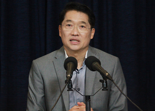 องอาจ คล้ามไพบูลย์ องอาจ คล้ามไพบูลย์