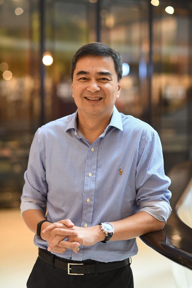 อภิสิทธิ์ กรณ์ จาติกวณิช อภิสิทธิ์ กรณ์ จาติกวณิช