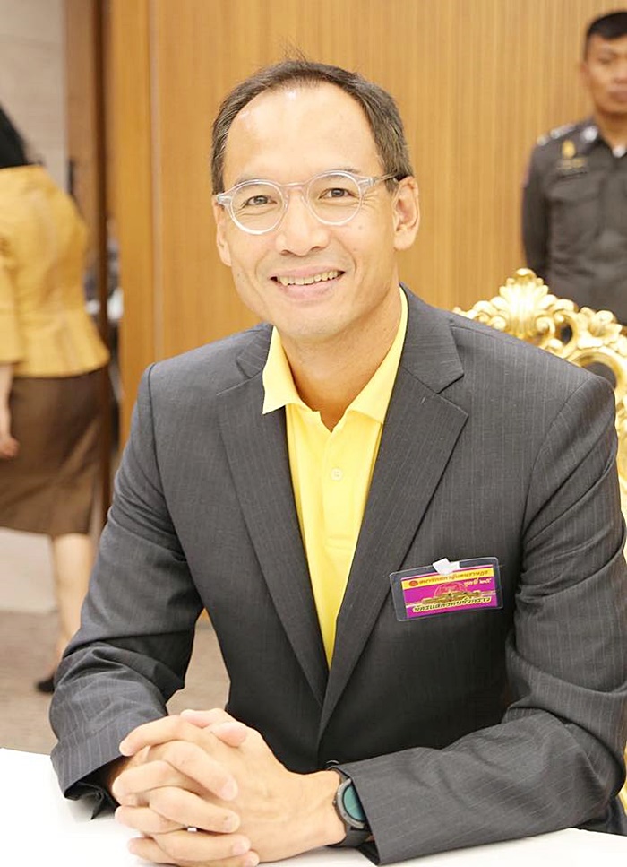 อภิสิทธิ์ กรณ์ จาติกวณิช อภิสิทธิ์ กรณ์ จาติกวณิช