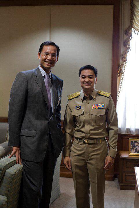 อภิสิทธิ์ กรณ์ จาติกวณิช อภิสิทธิ์ กรณ์ จาติกวณิช