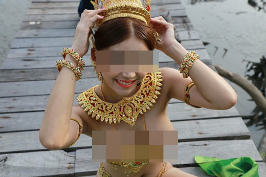 ถ่ายแบบเปลือย ถ่ายแบบเปลือย