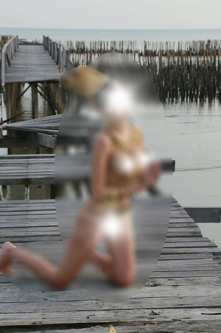 ภาพนางแบบชุดไทยเปลือยบนสะพานป่าชายเลน ภาพนางแบบชุดไทยเปลือยบนสะพานป่าชายเลน