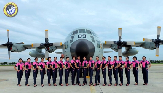 ชุดแอร์โฮสเตส ของกองทัพอากาศ ชุดแอร์โฮสเตส ของกองทัพอากาศ