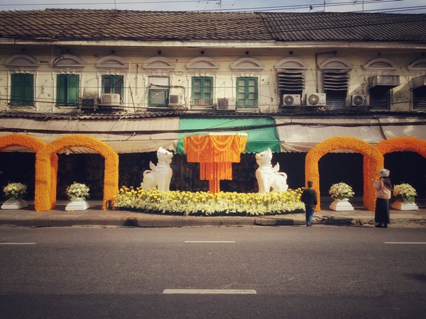 ซุ้มดอกไม้ ประดับพระบรมฉายาลักษณ์ ร.9 ซุ้มดอกไม้ ประดับพระบรมฉายาลักษณ์ ร.9