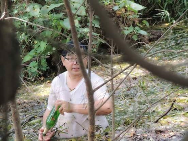 ข้าราชการใหญ่ เก็บขยะ ข้าราชการใหญ่ เก็บขยะ