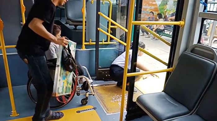 ทางลาดรถเมล์ เพื่อคนพิการ ทางลาดรถเมล์ เพื่อคนพิการ