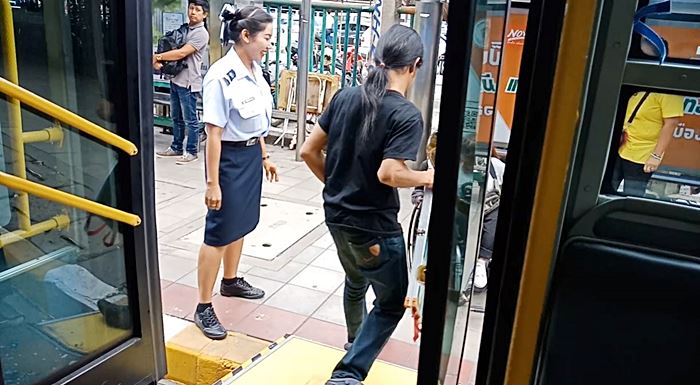 ทางลาดรถเมล์ เพื่อคนพิการ ทางลาดรถเมล์ เพื่อคนพิการ