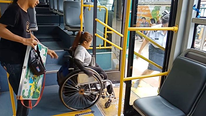 ทางลาดรถเมล์ เพื่อคนพิการ ทางลาดรถเมล์ เพื่อคนพิการ