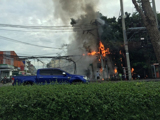 ไฟไหม้ สายไฟฟ้าแรงสูง ไฟไหม้ สายไฟฟ้าแรงสูง
