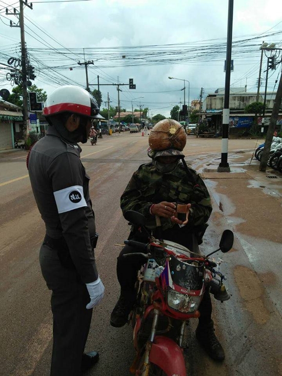 หมวกกันน็อค ลูกมะพร้าว หมวกกันน็อค ลูกมะพร้าว