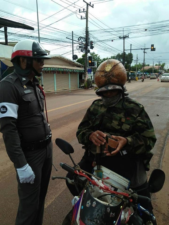 หมวกกันน็อค ลูกมะพร้าว หมวกกันน็อค ลูกมะพร้าว