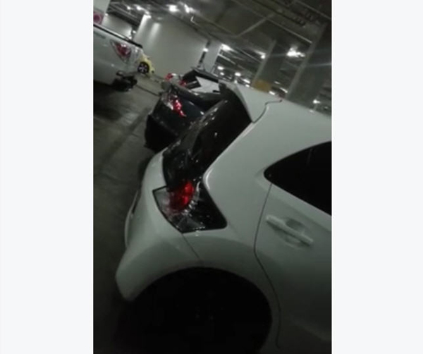 ชาวเน็ตแชร์ คลิปรถสั่นกระตุกในลานจอดรถ สงสัย...ทำอะไรจนสะเทือน ชาวเน็ตแชร์ คลิปรถสั่นกระตุกในลานจอดรถ สงสัย...ทำอะไรจนสะเทือน