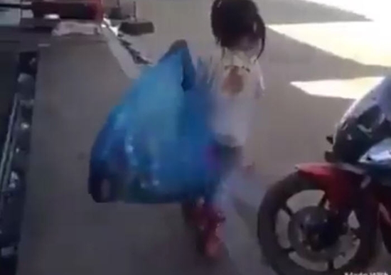 เด็กหญิงสู้ชีวิต เด็กหญิงสู้ชีวิต