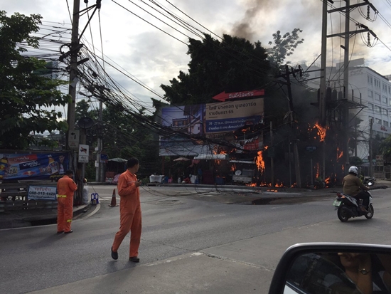 ไฟไหม้ สายไฟฟ้าแรงสูง ไฟไหม้ สายไฟฟ้าแรงสูง