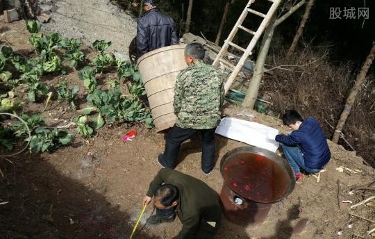 หมอผีจีนทำพิธีไล่ผี หมอผีจีนทำพิธีไล่ผี