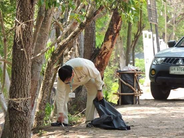 ข้าราชการใหญ่ เก็บขยะ ข้าราชการใหญ่ เก็บขยะ