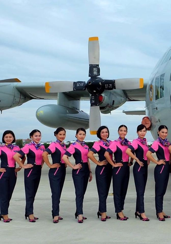 ชุดแอร์โฮสเตส ของกองทัพอากาศ ชุดแอร์โฮสเตส ของกองทัพอากาศ