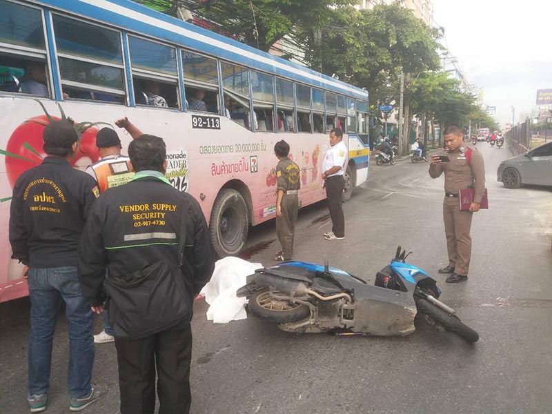 รถเมล์ชนมอเตอร์ไซค์ รถเมล์ชนมอเตอร์ไซค์
