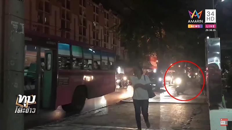 มอเตอร์ไซค์ขี่บนทางเท้า มอเตอร์ไซค์ขี่บนทางเท้า