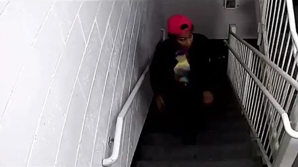 กระทืบผู้หญิงท้อง กระทืบผู้หญิงท้อง