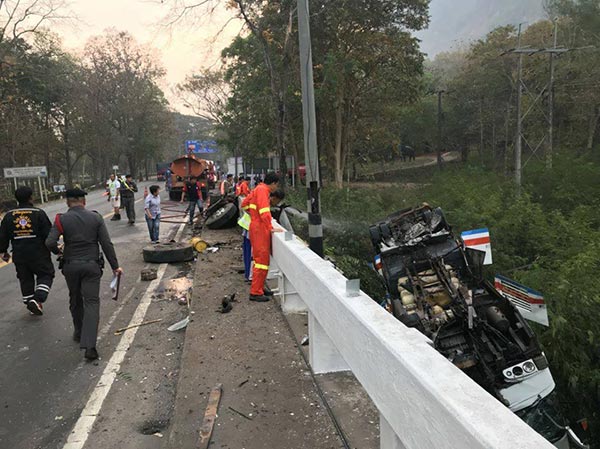 รถทัวร์คว่ำ รถทัวร์คว่ำ