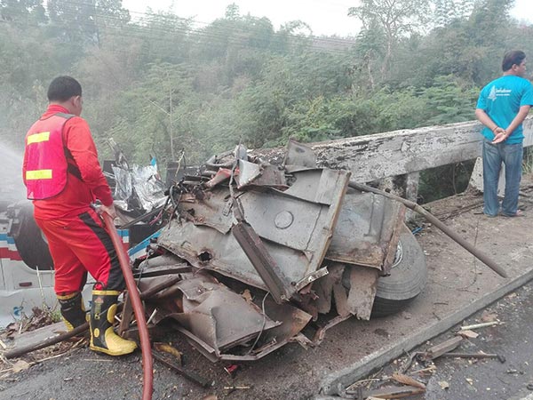 รถทัวร์คว่ำ รถทัวร์คว่ำ