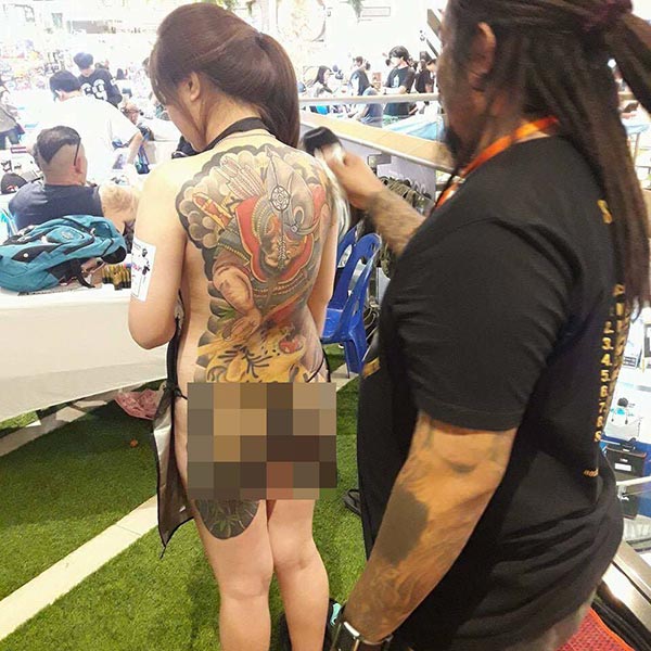 แก้ผ้าประกวดลายสัก แก้ผ้าประกวดลายสัก