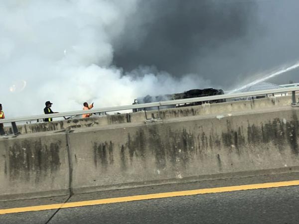 รถเก๋งชนรถตู้ รถเก๋งชนรถตู้