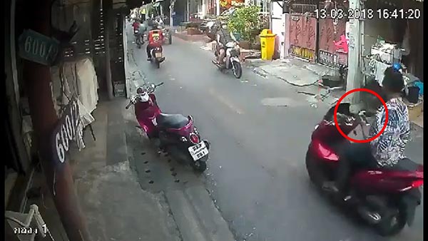 เตะคนแก่ เตะคนแก่