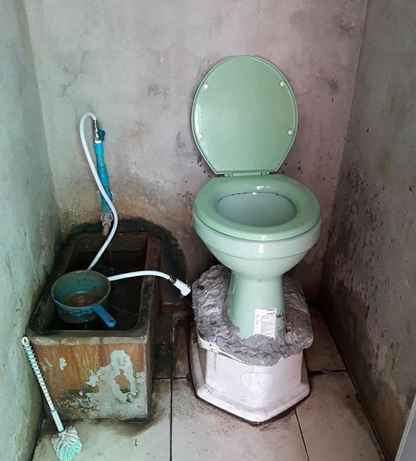 ชักโครกห้องน้ำ ชักโครกห้องน้ำ