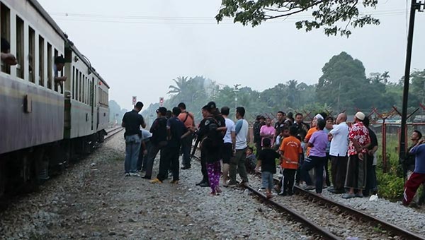 ยิงรถไฟ ยิงรถไฟ