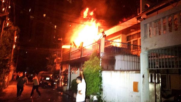 ไฟไหม้บ้าน ไฟไหม้บ้าน